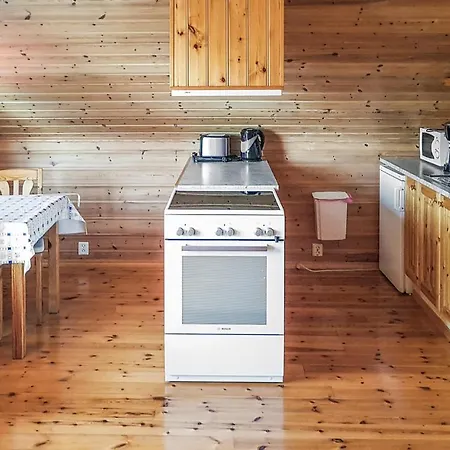 2 Bedroom Cozy In Finnas Holiday home