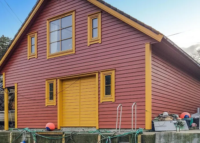 Feriehus Finnas Lyklingsjovegen